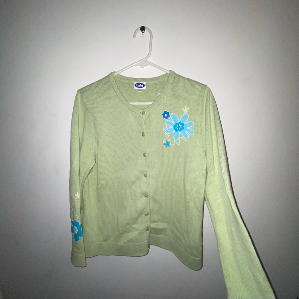 BUTTON UP SWEATER